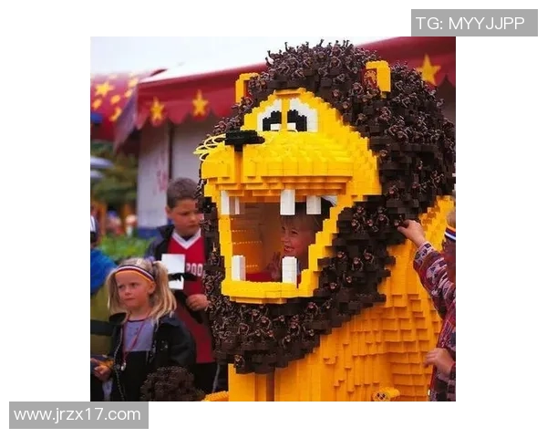 足球小华的成长之路：从小球员到梦想成真的传奇故事